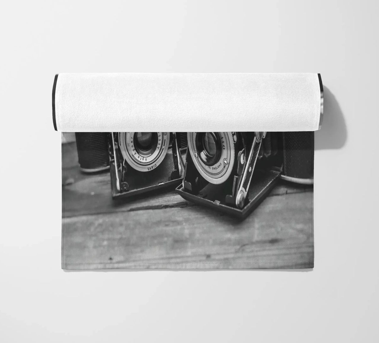 Two folding cameras telo mare da Dave Hare Photography
