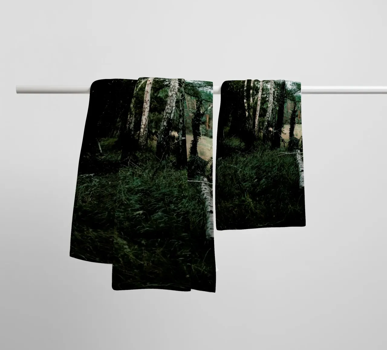 Forest Scene asciugamano da bagno da Sebastian Hilgetag