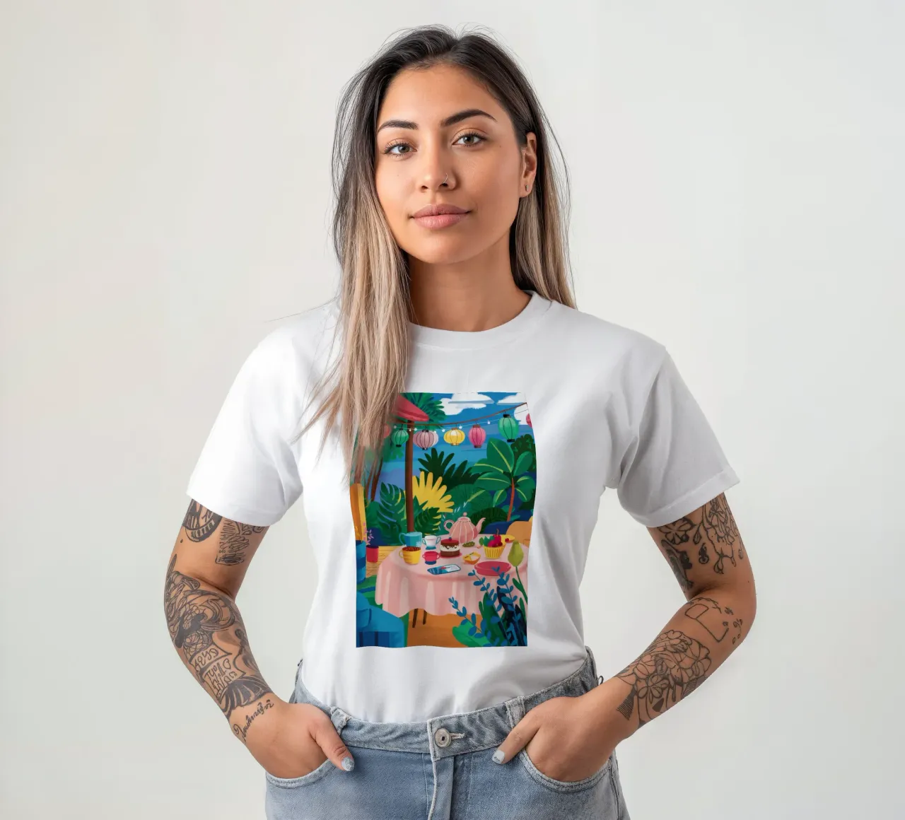 L'ora del tè in giardino t-shirt da Pale Aura