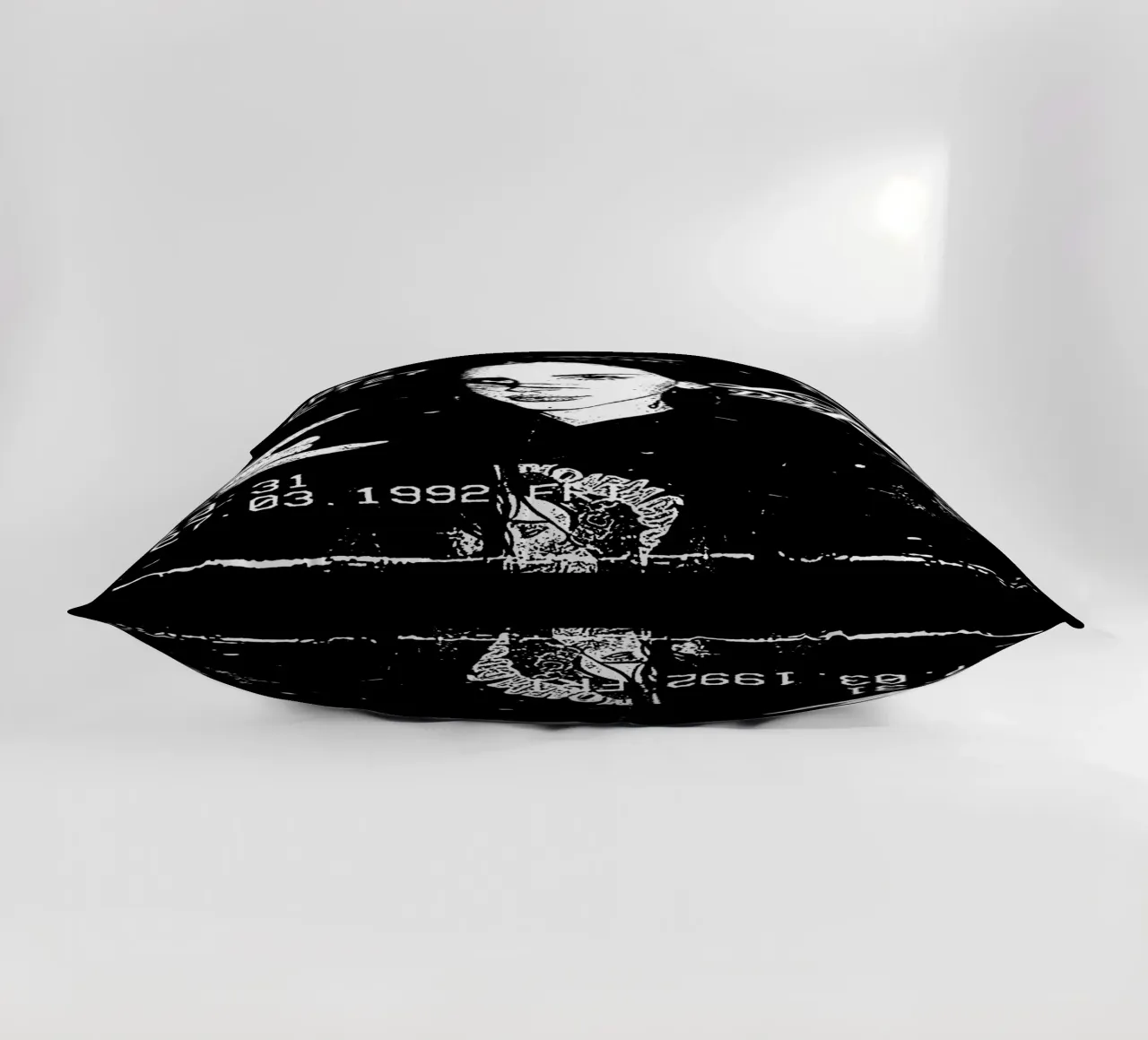 Retro Camera Style - Lana Del Rey cuscino da https://www.juniqe.com/uk/shop/Henndraws