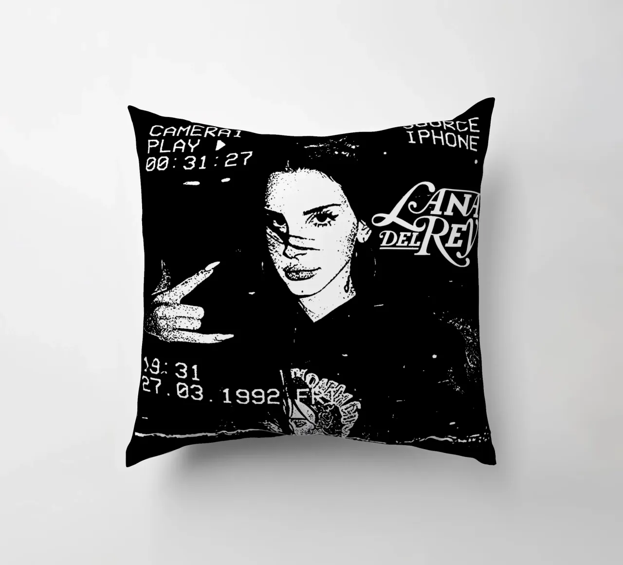 Retro Camera Style - Lana Del Rey cuscino da https://www.juniqe.com/uk/shop/Henndraws