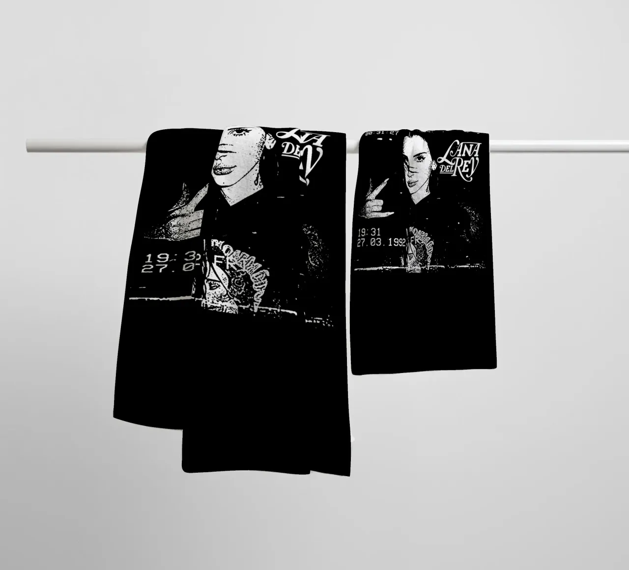 Retro Camera Style - Lana Del Rey asciugamano da bagno da https://www.juniqe.com/uk/shop/Henndraws