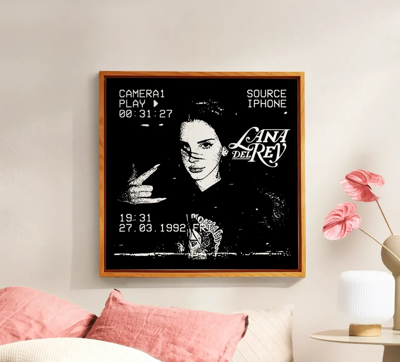 Retro Camera Style - Lana Del Rey plexiglass da https://www.juniqe.com/uk/shop/Henndraws