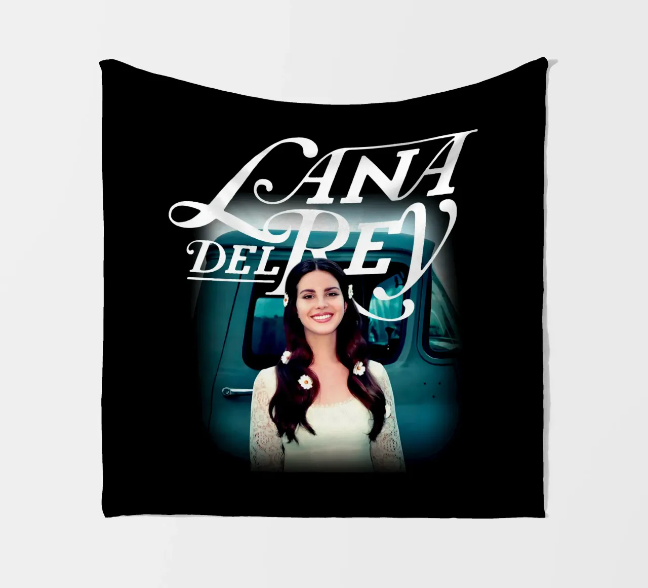 Oldtimer - Lana Del Rey Fleecedecke von https://www.juniqe.com/uk/shop/Henndraws