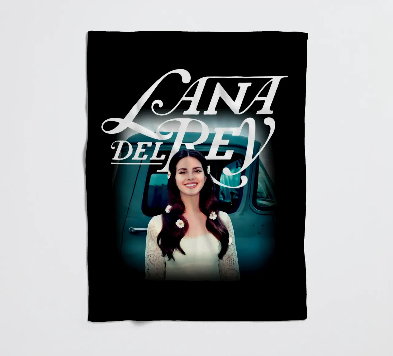 Oldtimer - Lana Del Rey Fleecedecke von https://www.juniqe.com/uk/shop/Henndraws