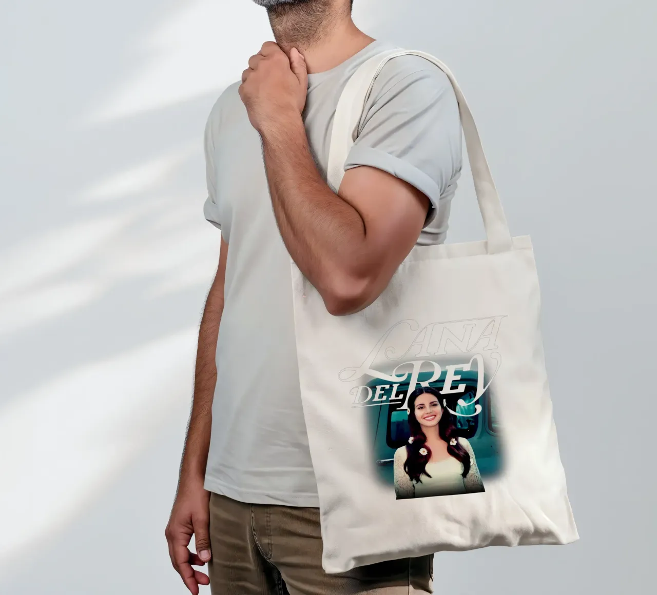 Oldtimer - Lana Del Rey Jutebeutel von https://www.juniqe.com/uk/shop/Henndraws