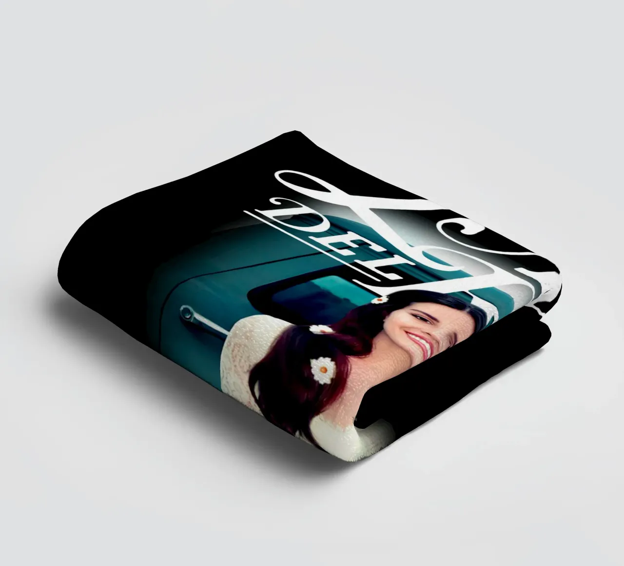 Auto d'epoca - Lana Del Rey asciugamano da bagno da https://www.juniqe.com/uk/shop/Henndraws