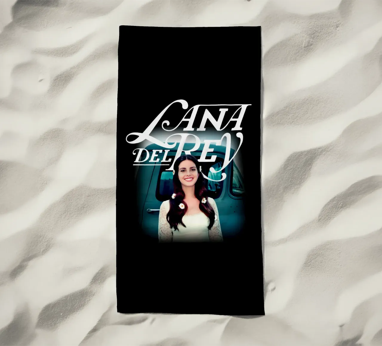 Auto d'epoca - Lana Del Rey telo mare da https://www.juniqe.com/uk/shop/Henndraws