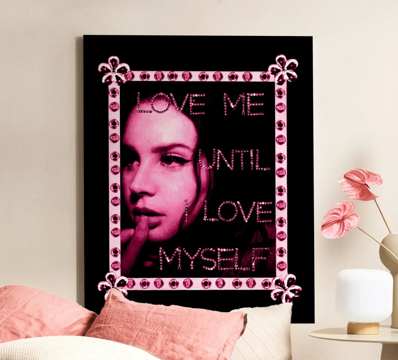 Roze frame - Lana Del Rey canvas met Baklijst van https://www.juniqe.com/uk/shop/Henndraws