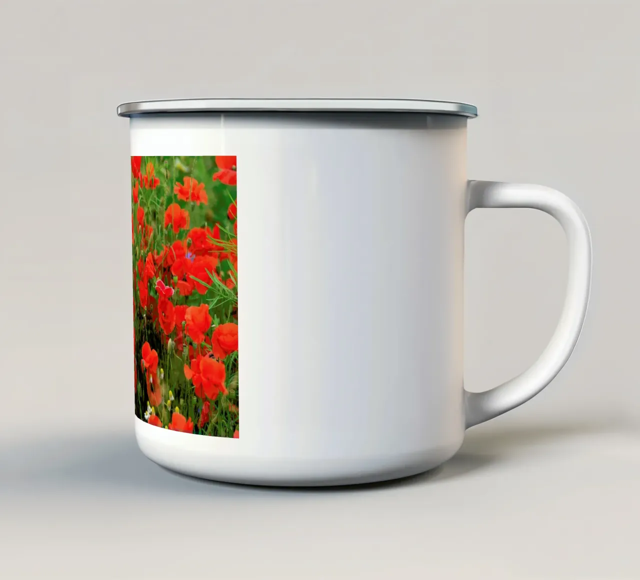 Red Poppyfield tazza in smalto da Curious Collections by Marielle Leenders
