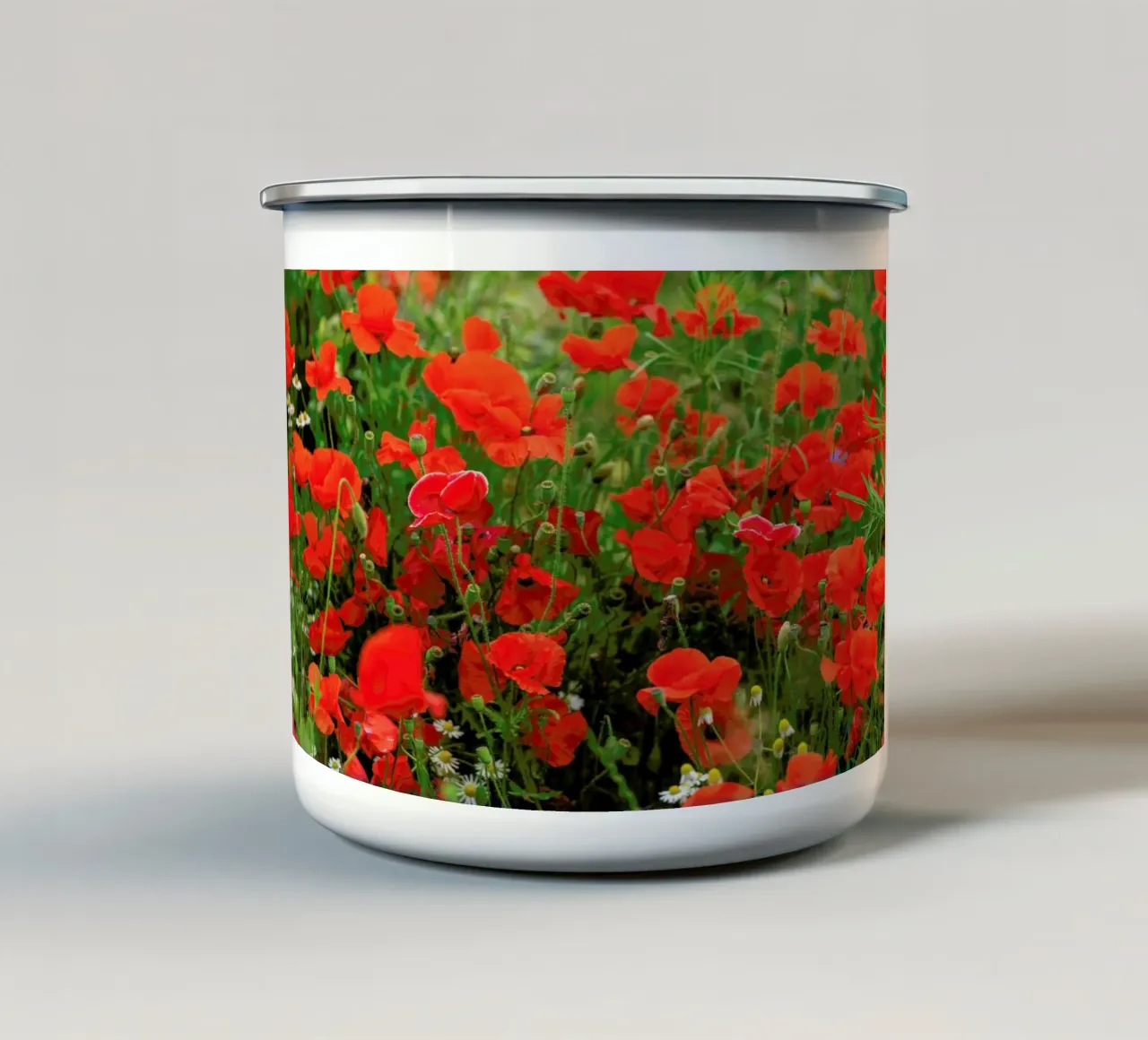 Red Poppyfield tazza in smalto da Curious Collections by Marielle Leenders