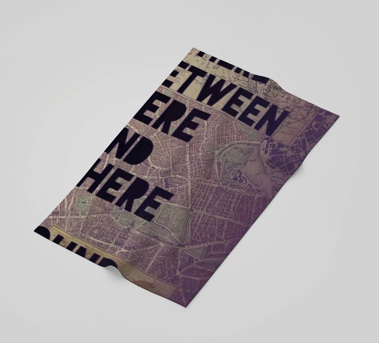 Here and There toalla de playa de Leah Flores