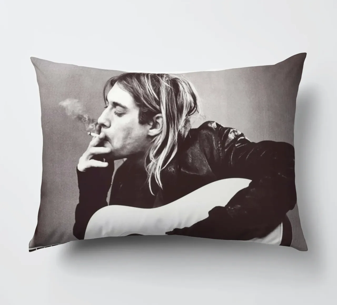 Kurt Cobain Playing Guitar cuscino da Has Fab