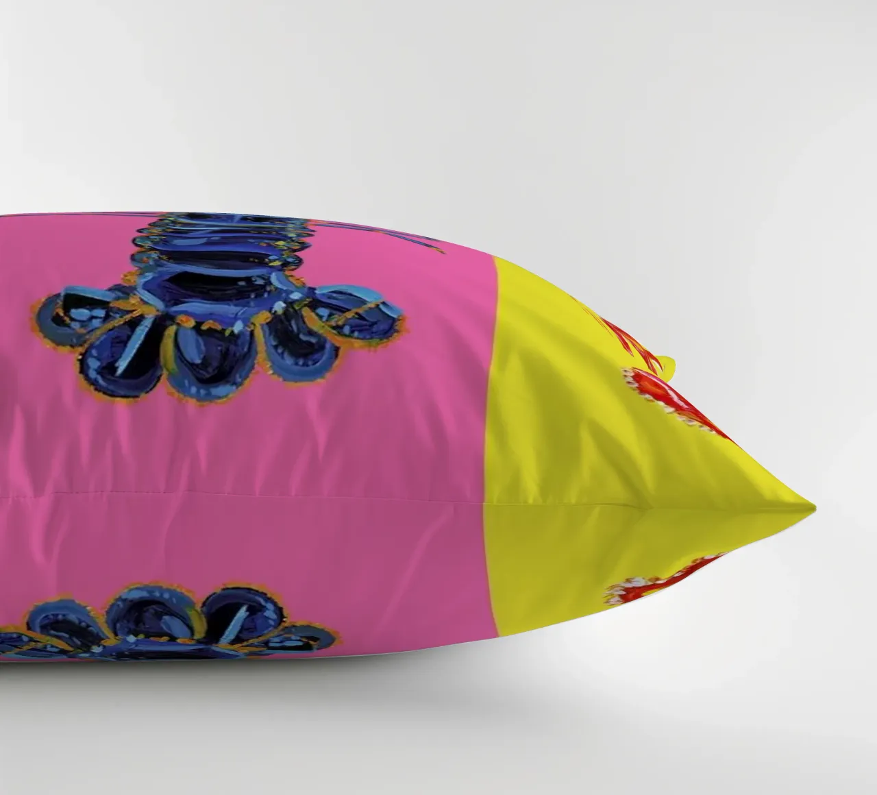 Lobster Raspberry Yellow Pop Art cuscino da Alice Straker