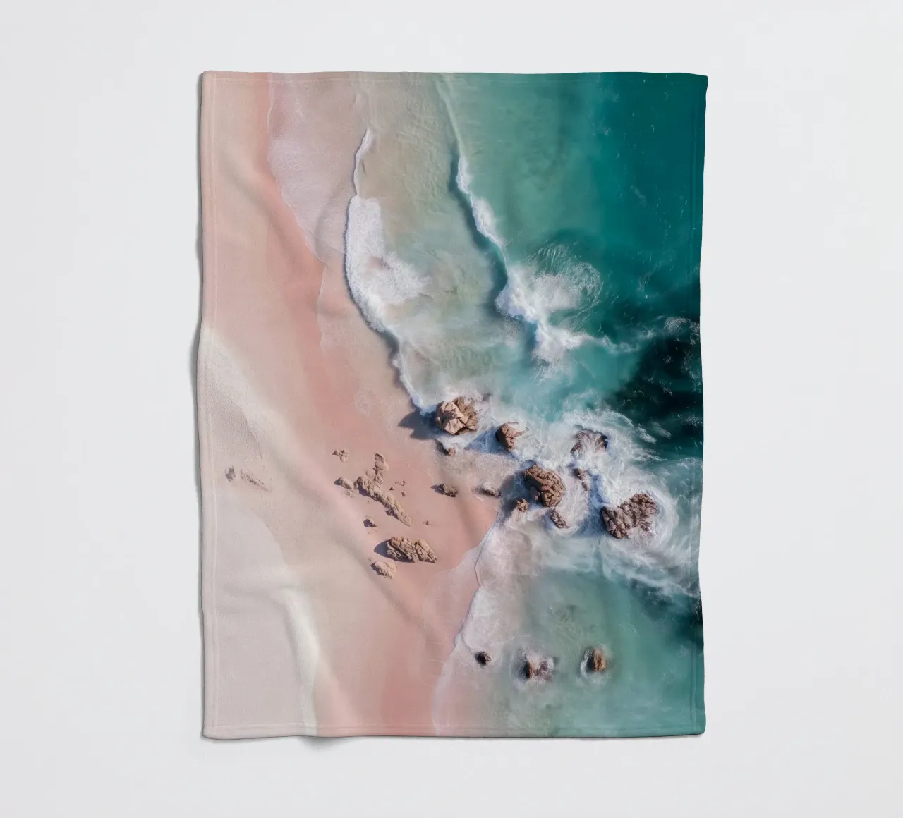 Pink Paradise Beach – Aerial Waves & Soft Sand Poster Fleecedecke von Vela Luna