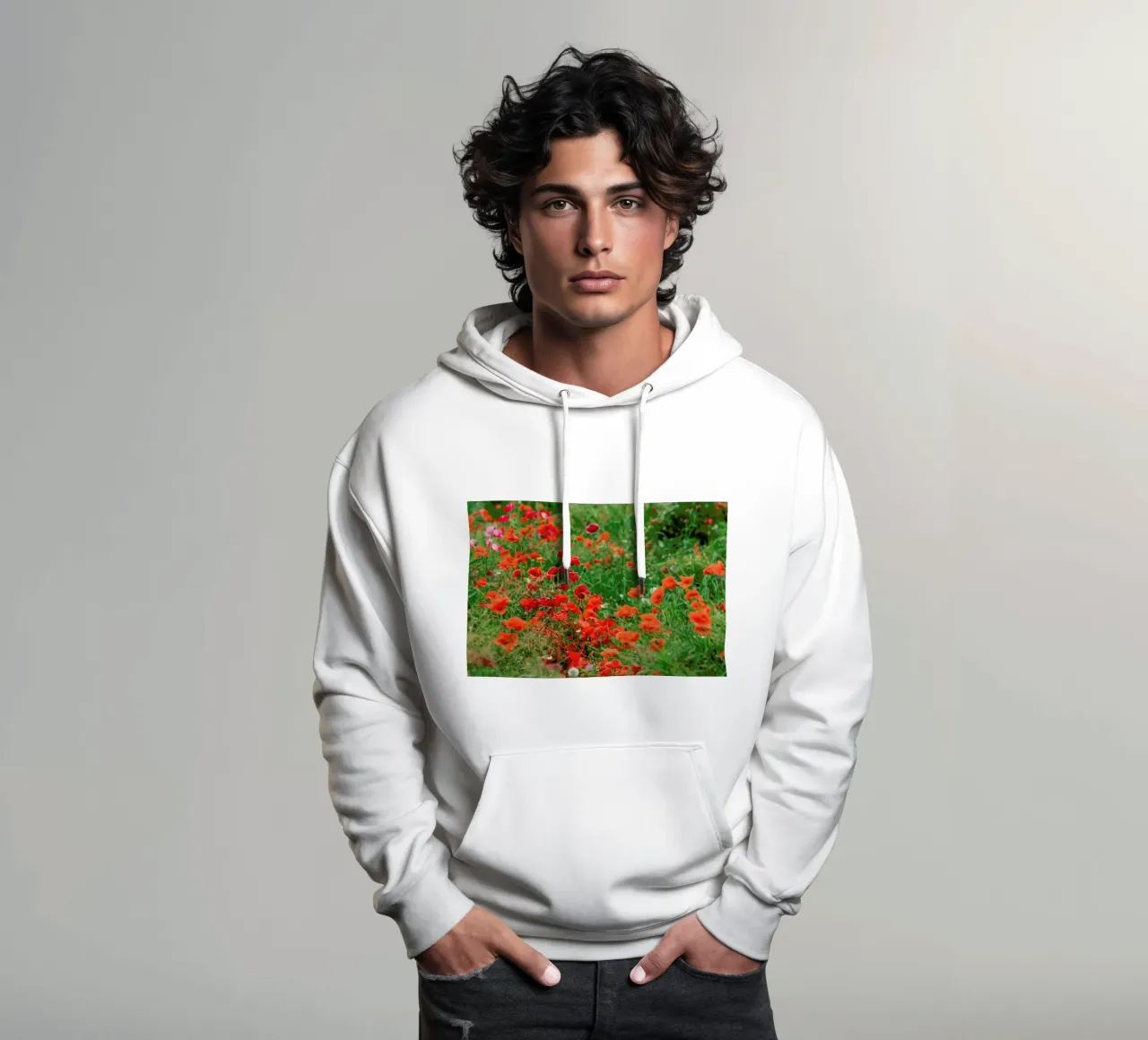 Wild Red Poppy Field felpa con cappuccio da Curious Collections by Marielle Leenders