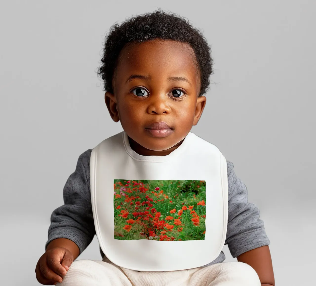 Wild Red Poppy Field bavaglino da Curious Collections by Marielle Leenders