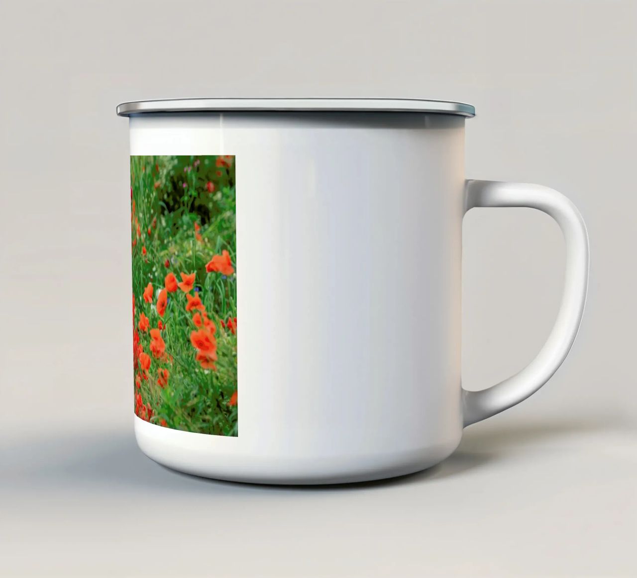 Wild Red Poppy Field tazza in smalto da Curious Collections by Marielle Leenders