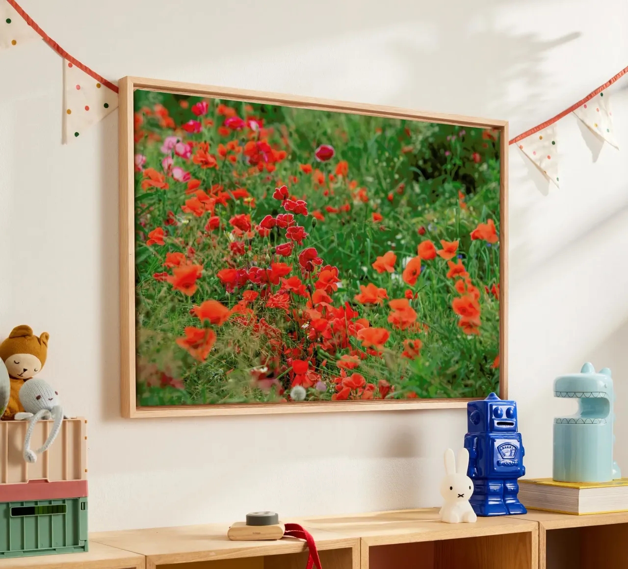 Wild Red Poppy Field tela con Cornice a cassetta da Curious Collections by Marielle Leenders