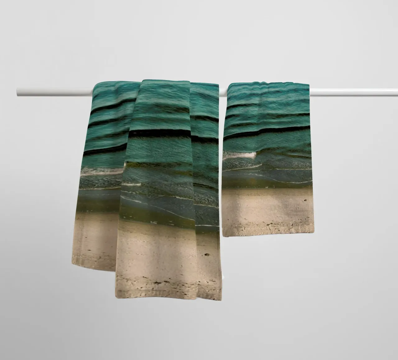 Layers Of Waves asciugamano da bagno da Sebastian Hilgetag