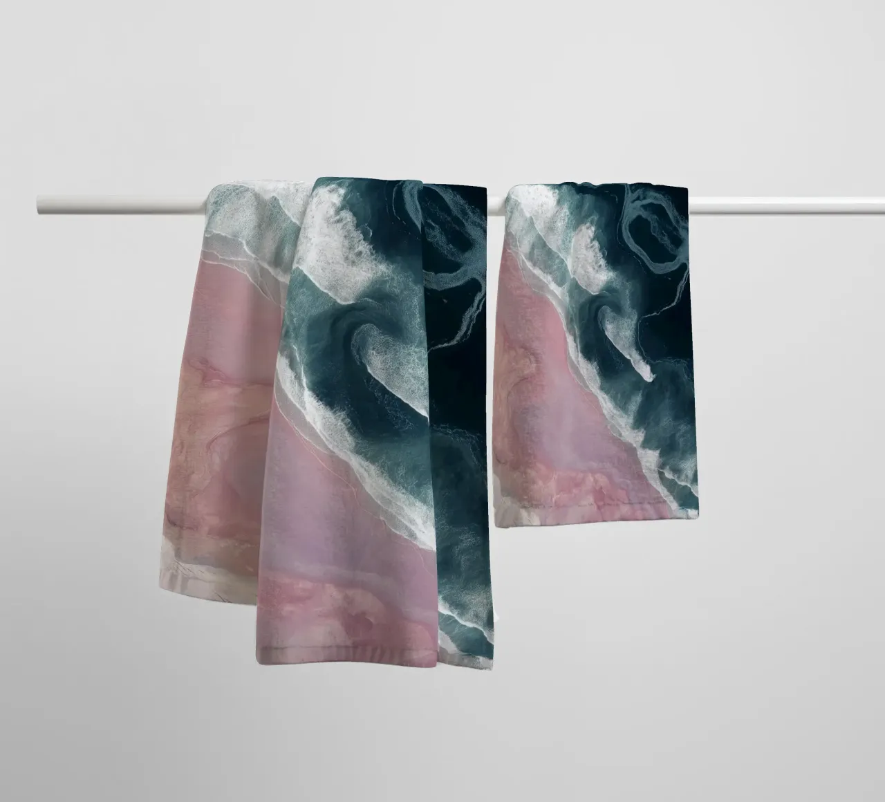 Dark Currents & Pink Sands - Abstract Aerial Ocean Print asciugamano da bagno da Vela Luna