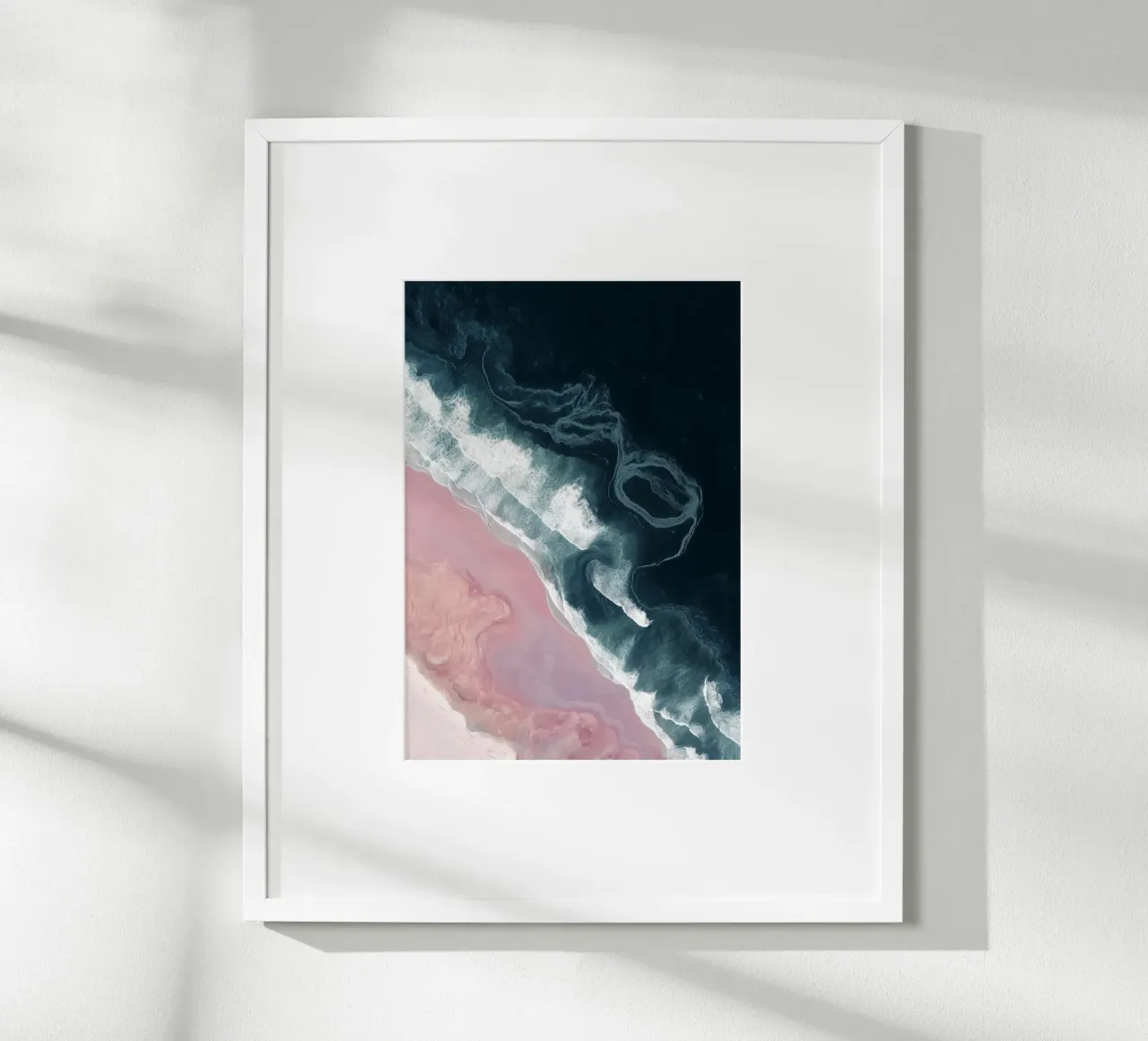 Dark Currents & Pink Sands - Abstract Aerial Ocean Print poster da Vela Luna