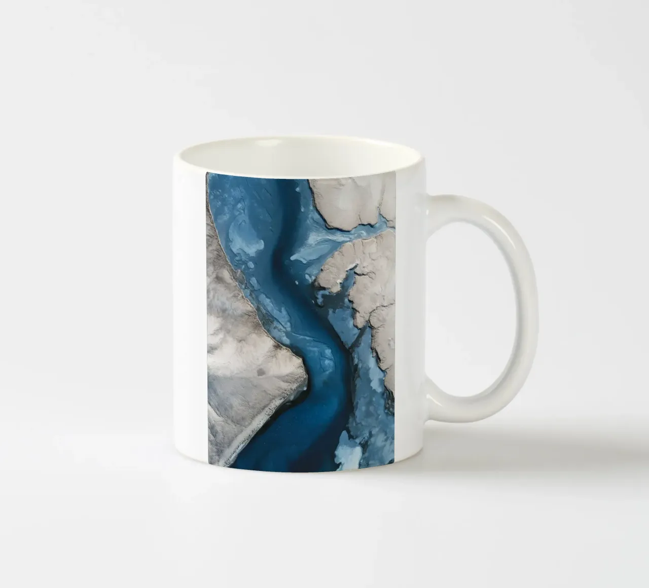 Glacial Path - Abstract Blue River Aerial Landscape Poster tazza in ceramica da Vela Luna