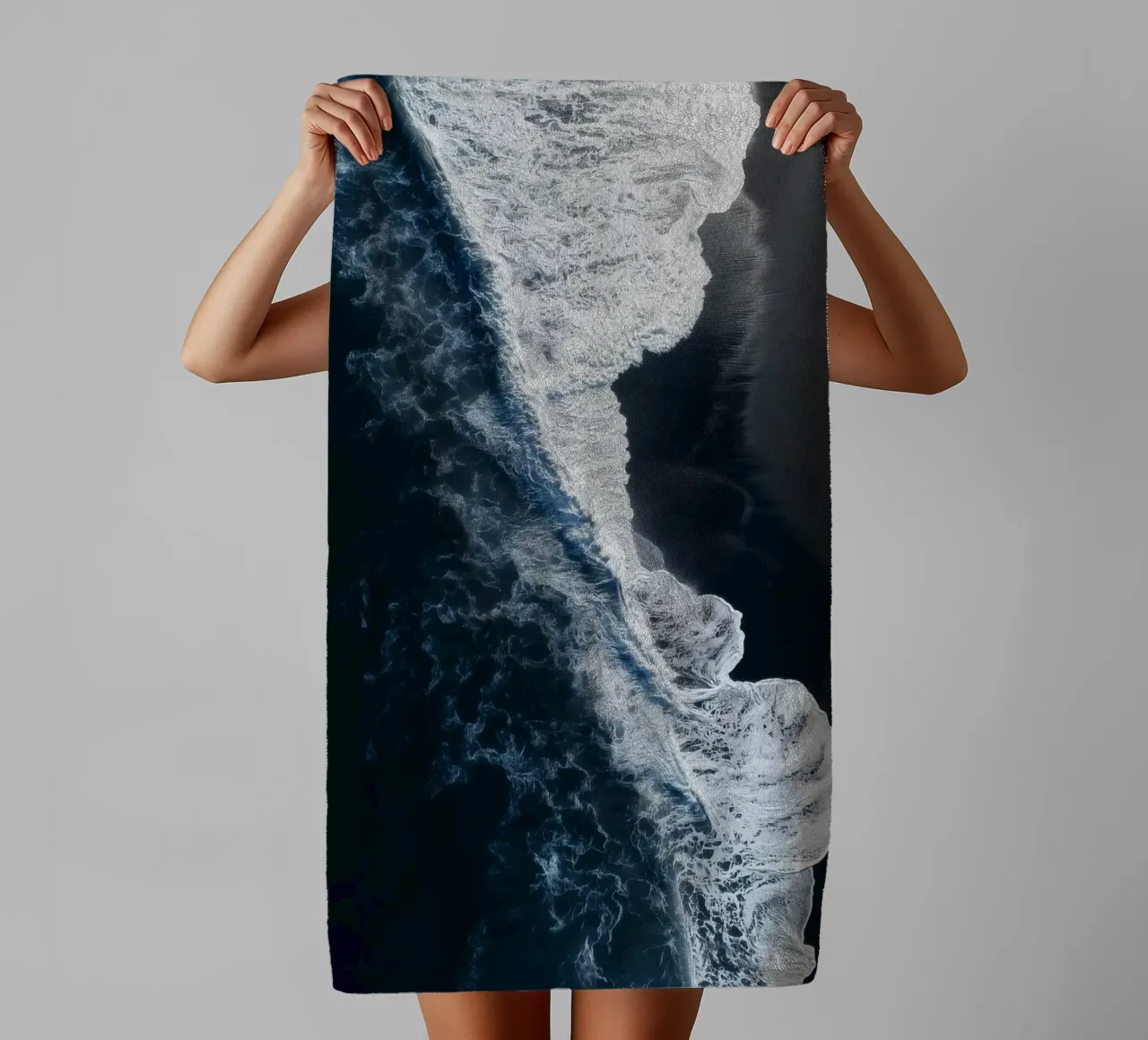 Black Sand Beach & Ocean Waves - Aerial Coastal Poster Handtuch von Vela Luna