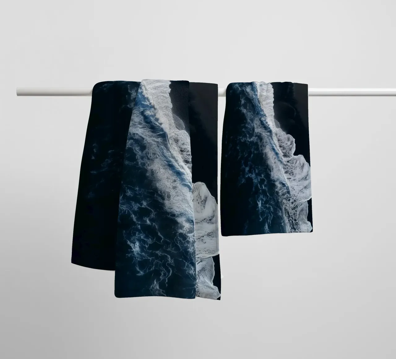 Black Sand Beach & Ocean Waves - Aerial Coastal Poster Handtuch von Vela Luna