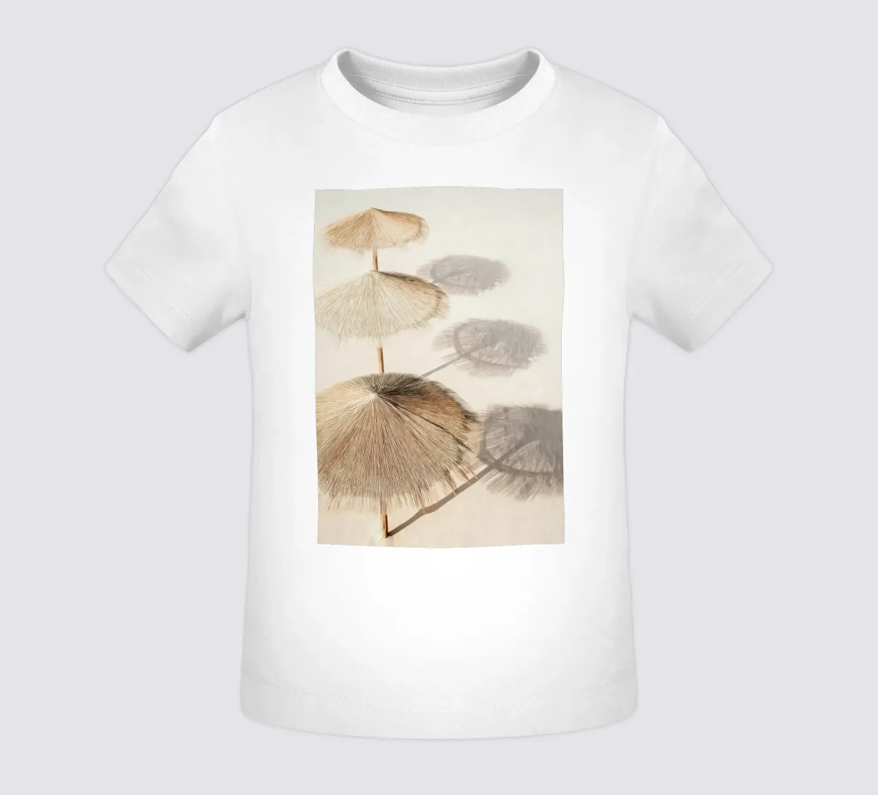 Straw Beach Umbrellas - Minimal Neutral Coastal Poster maglietta neonato da Vela Luna