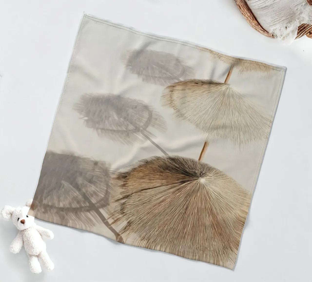 Straw Beach Umbrellas - Minimal Neutral Coastal Poster coperta in pile da Vela Luna