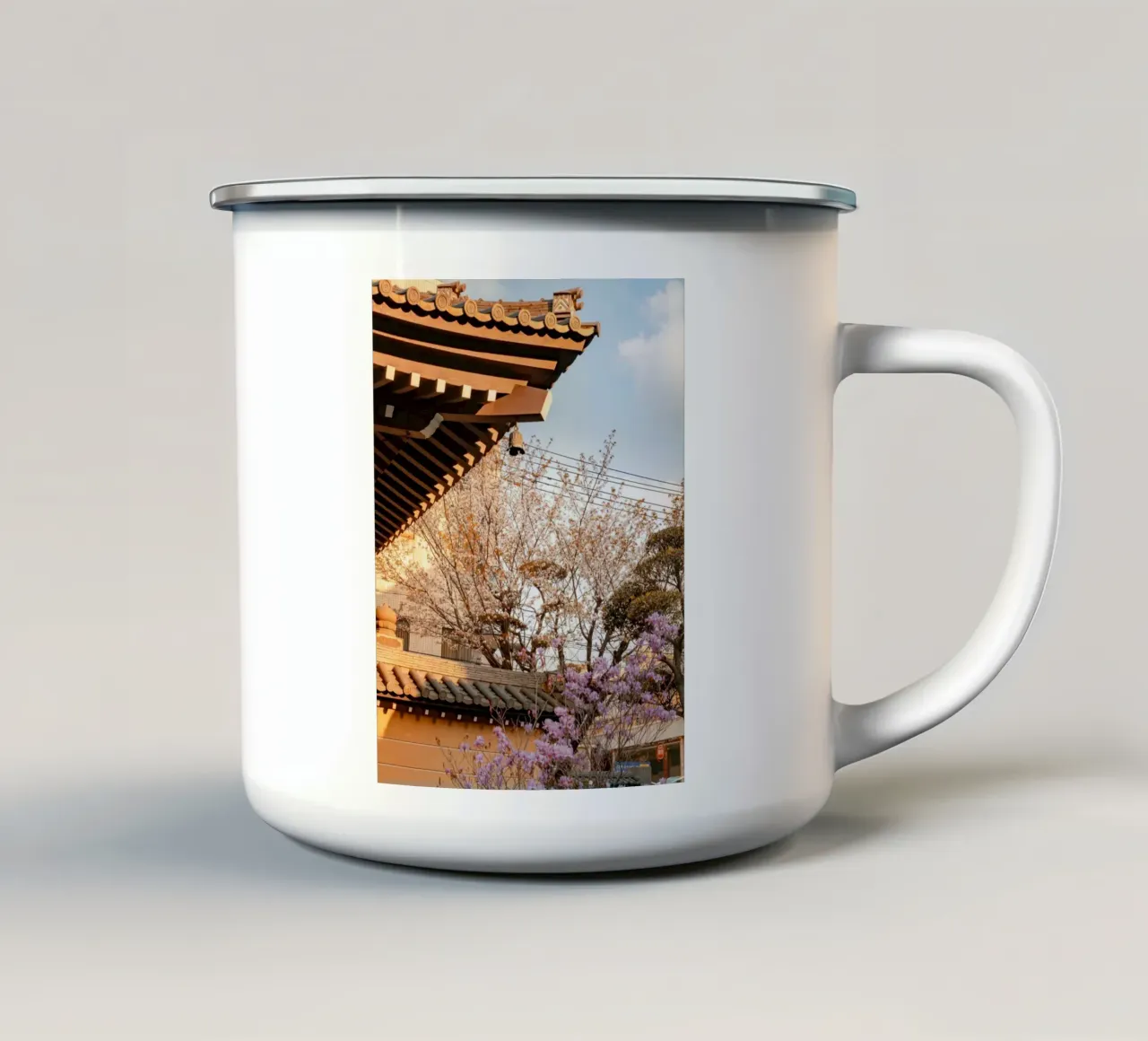 Tempio giapponese dei fiori al tramonto a Kagoshima tazza in smalto da Marcel Bisig