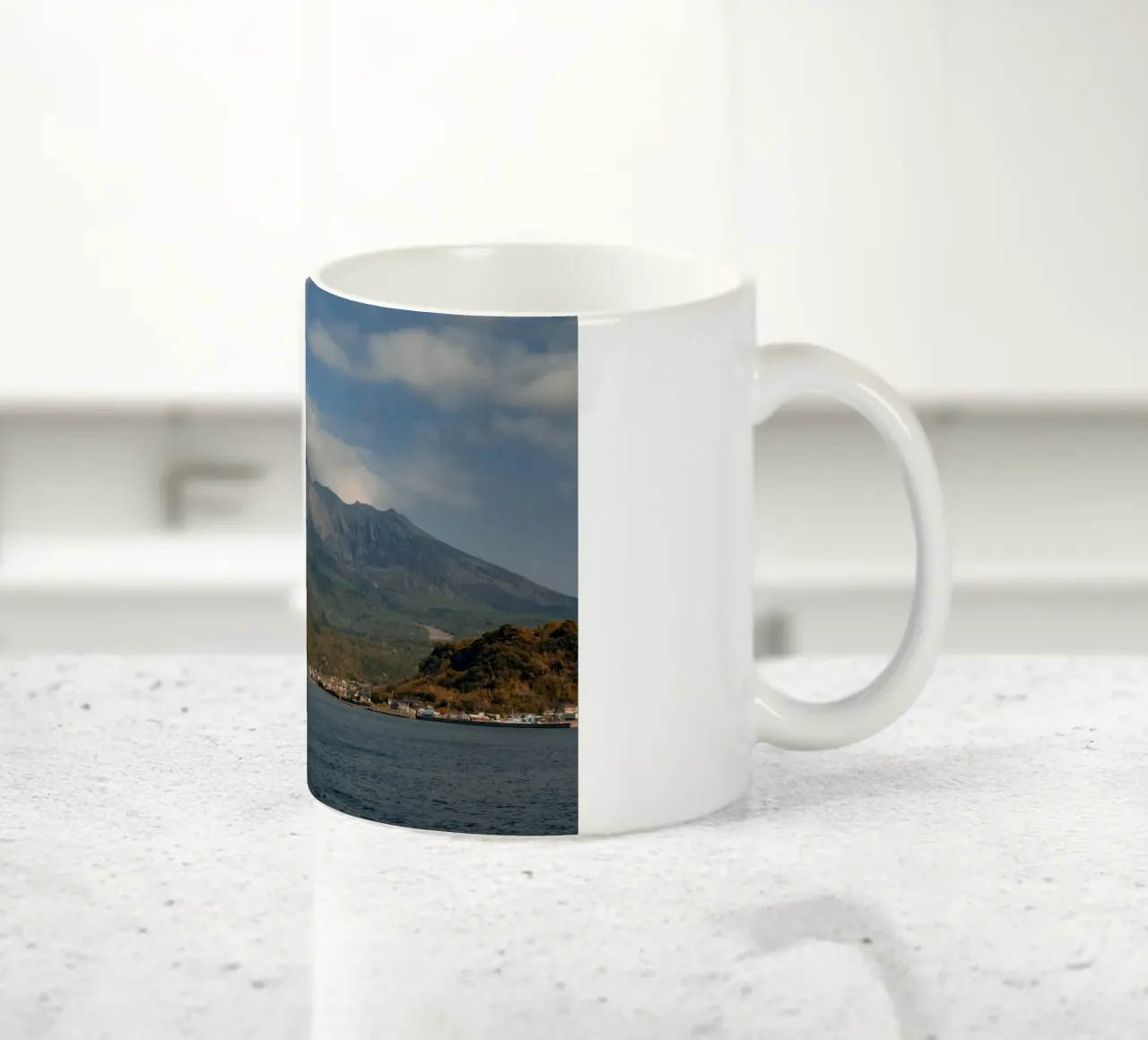 Vulcano Sakurajima a Kagoshima, Giappone tazza in ceramica da Marcel Bisig