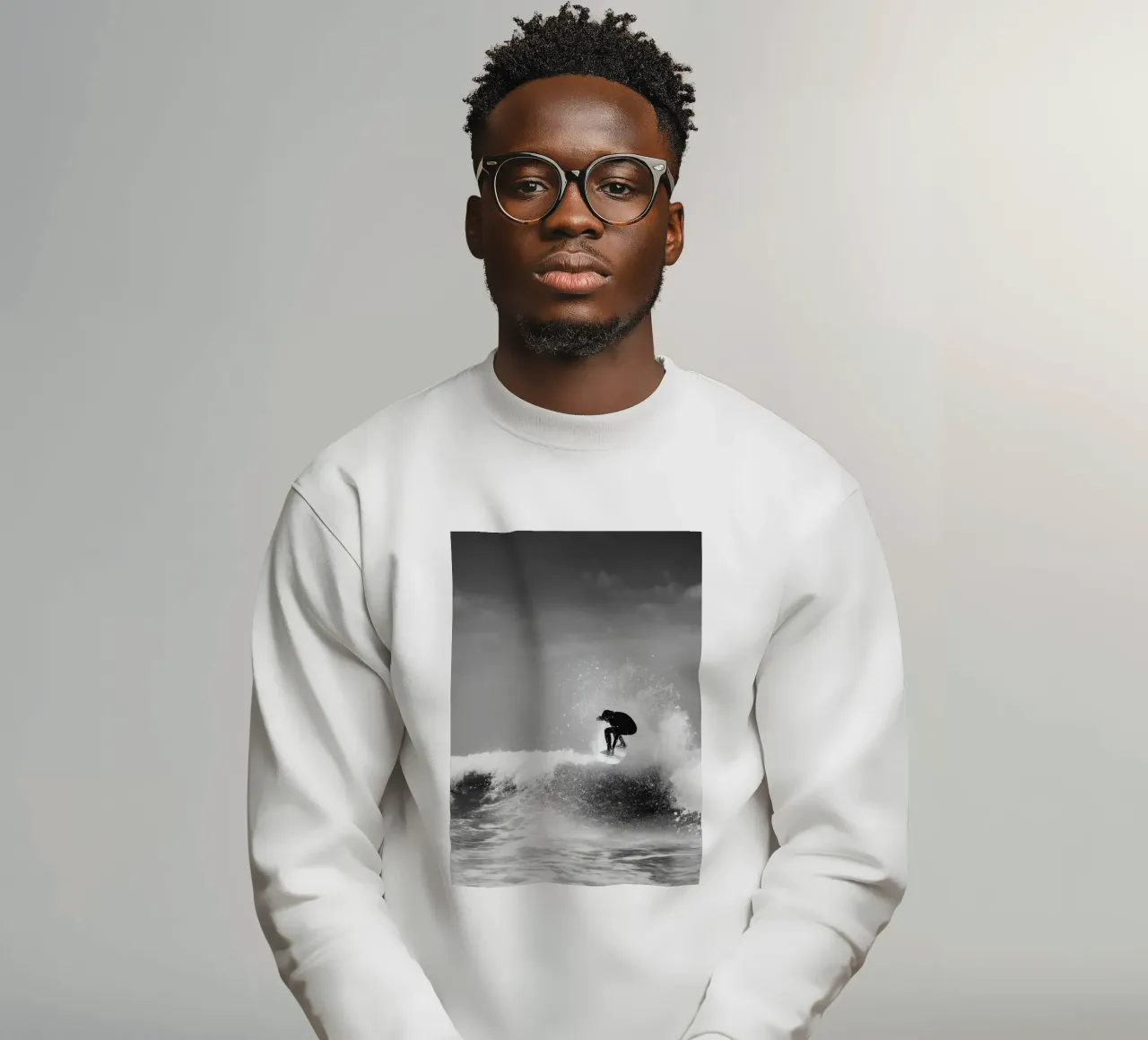 Surfer in Motion - Black and White Wave Action Poster felpa da Vela Luna