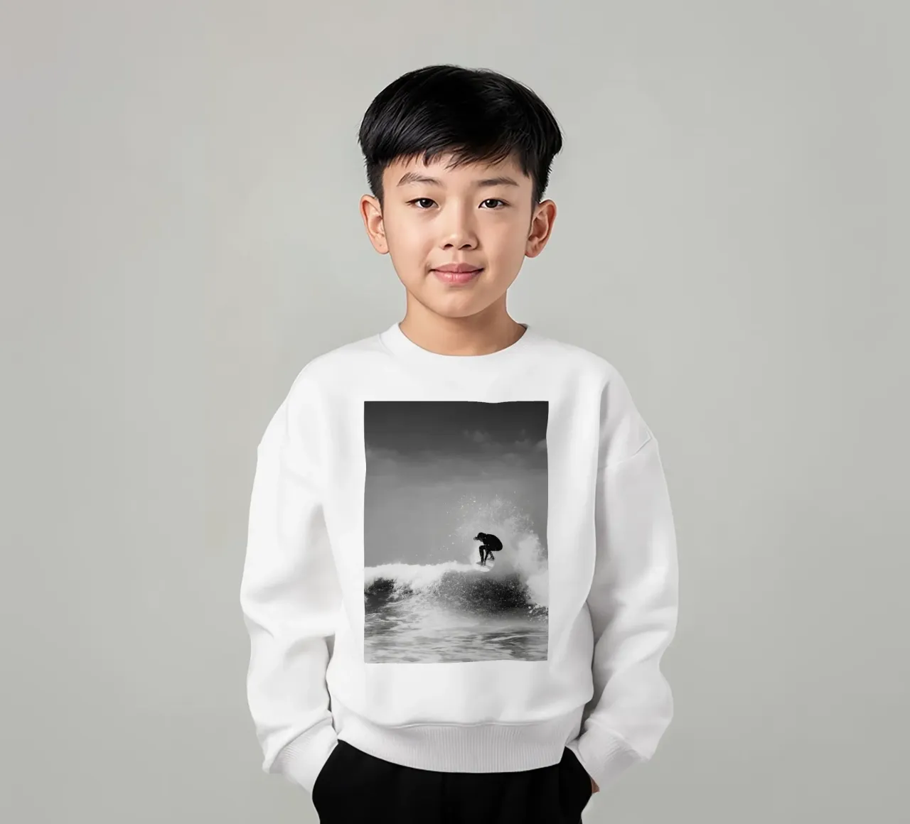 Surfer in Motion - Black and White Wave Action Poster felpa bambino da Vela Luna