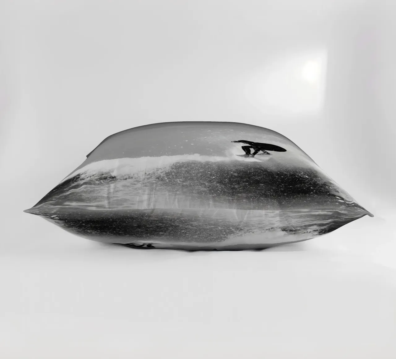 Surfer in Motion - Black and White Wave Action Poster cuscino da Vela Luna