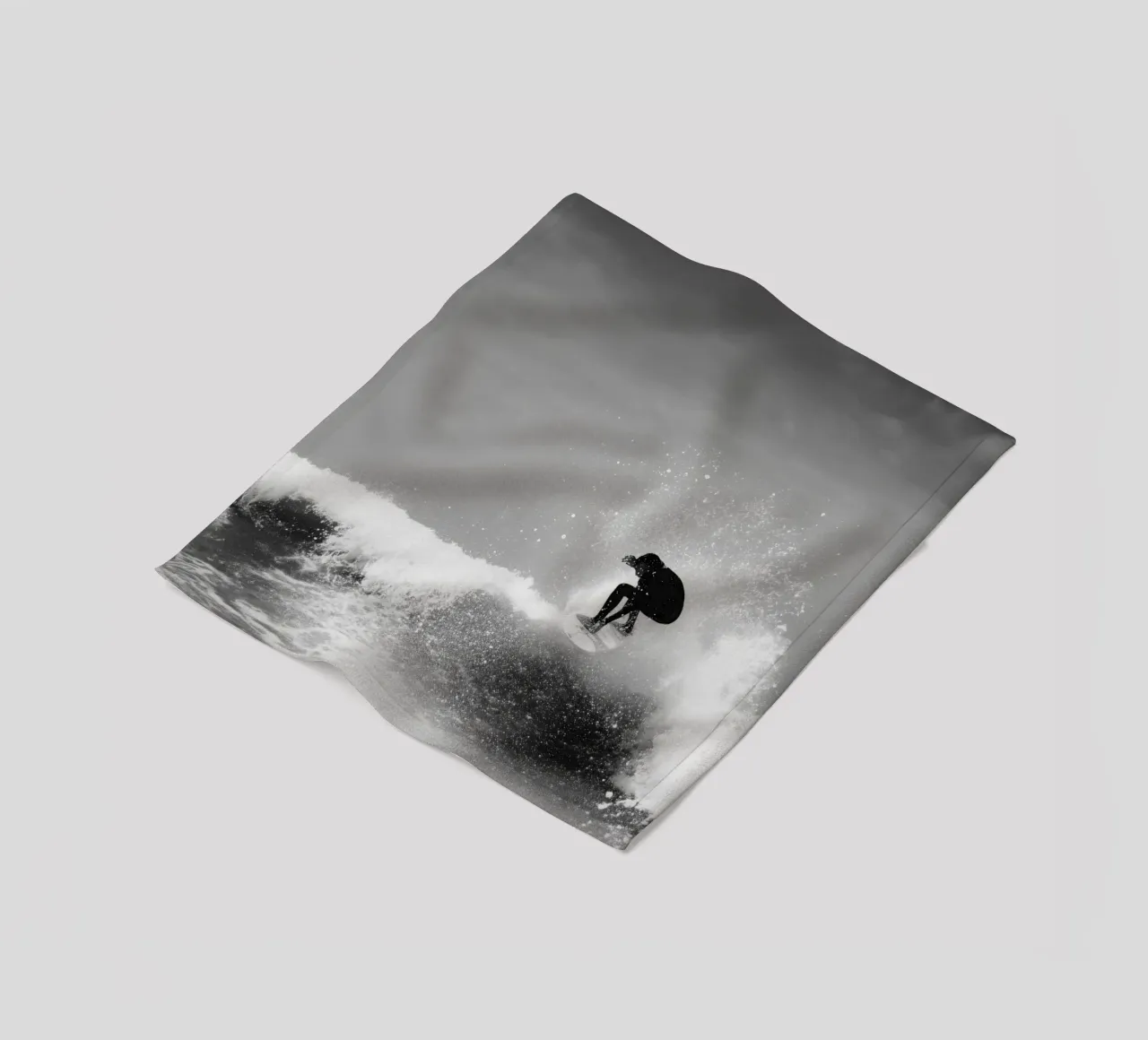Surfer in Motion - Black and White Wave Action Poster coperta in pile da Vela Luna