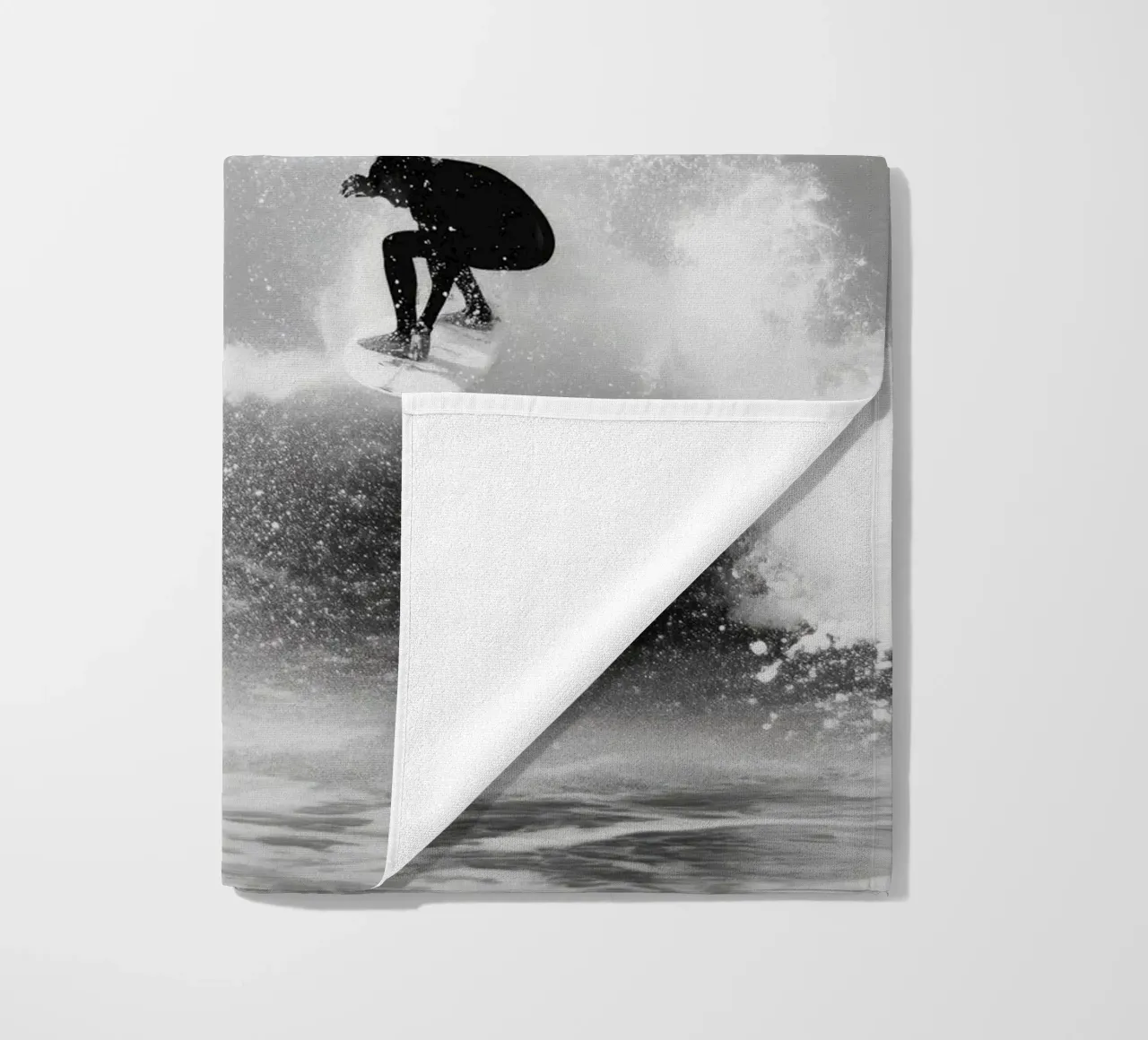 Surfer in Motion - Black and White Wave Action Poster telo mare da Vela Luna