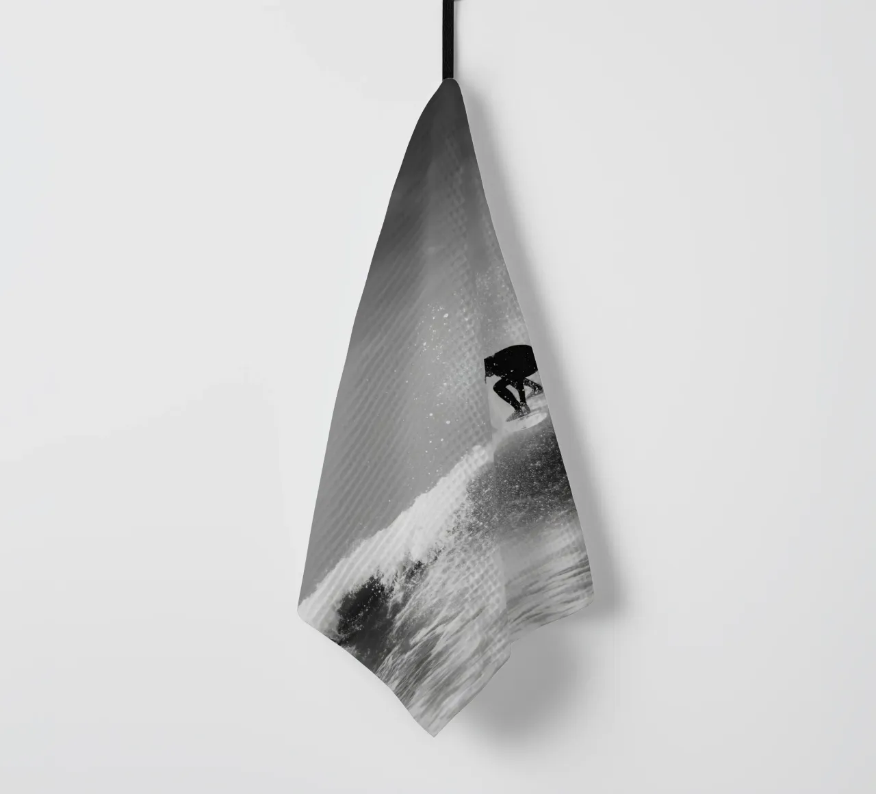 Surfer in Motion - Black and White Wave Action Poster canovaccio da cucina da Vela Luna