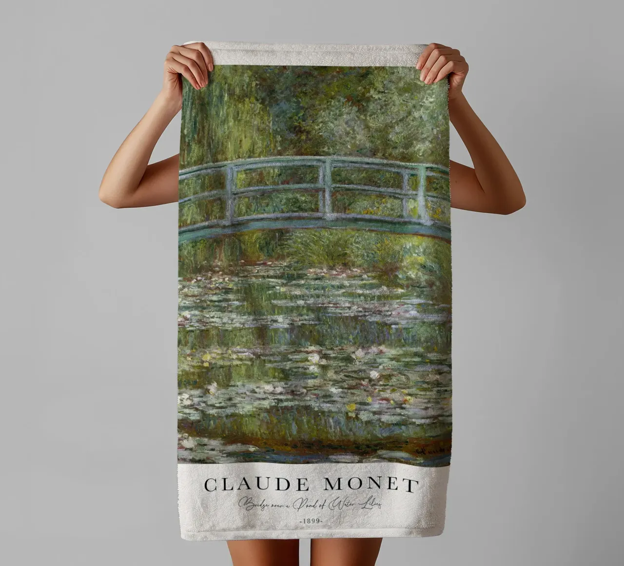 Ponte di Monet su uno stagno di ninfee 1899 asciugamano da bagno da Jam Poster
