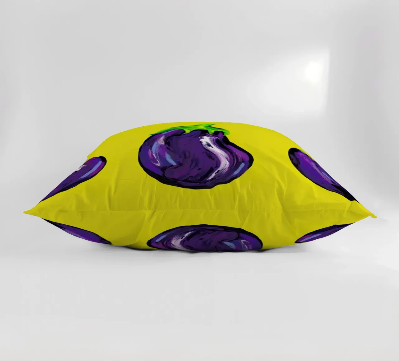 Aubergines On Yellow cuscino da Alice Straker