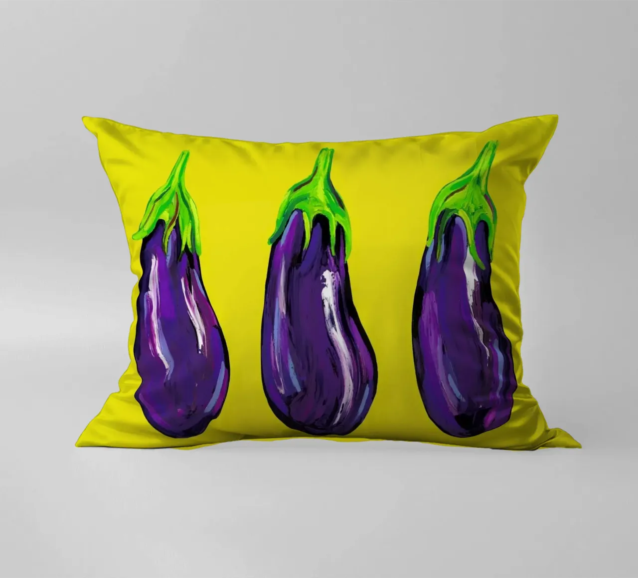 Aubergines On Yellow cuscino da Alice Straker