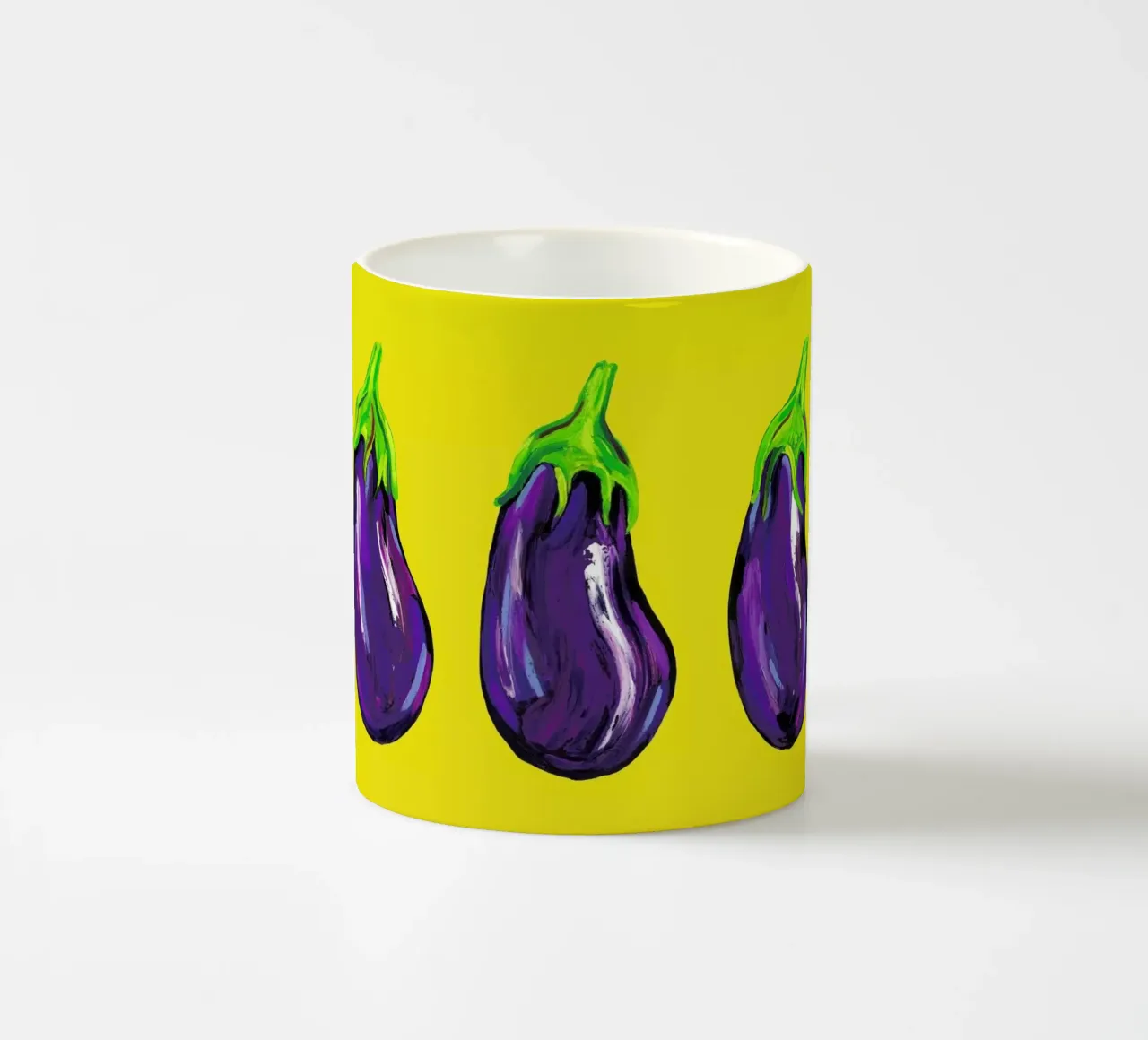 Aubergines On Yellow tazza in ceramica da Alice Straker
