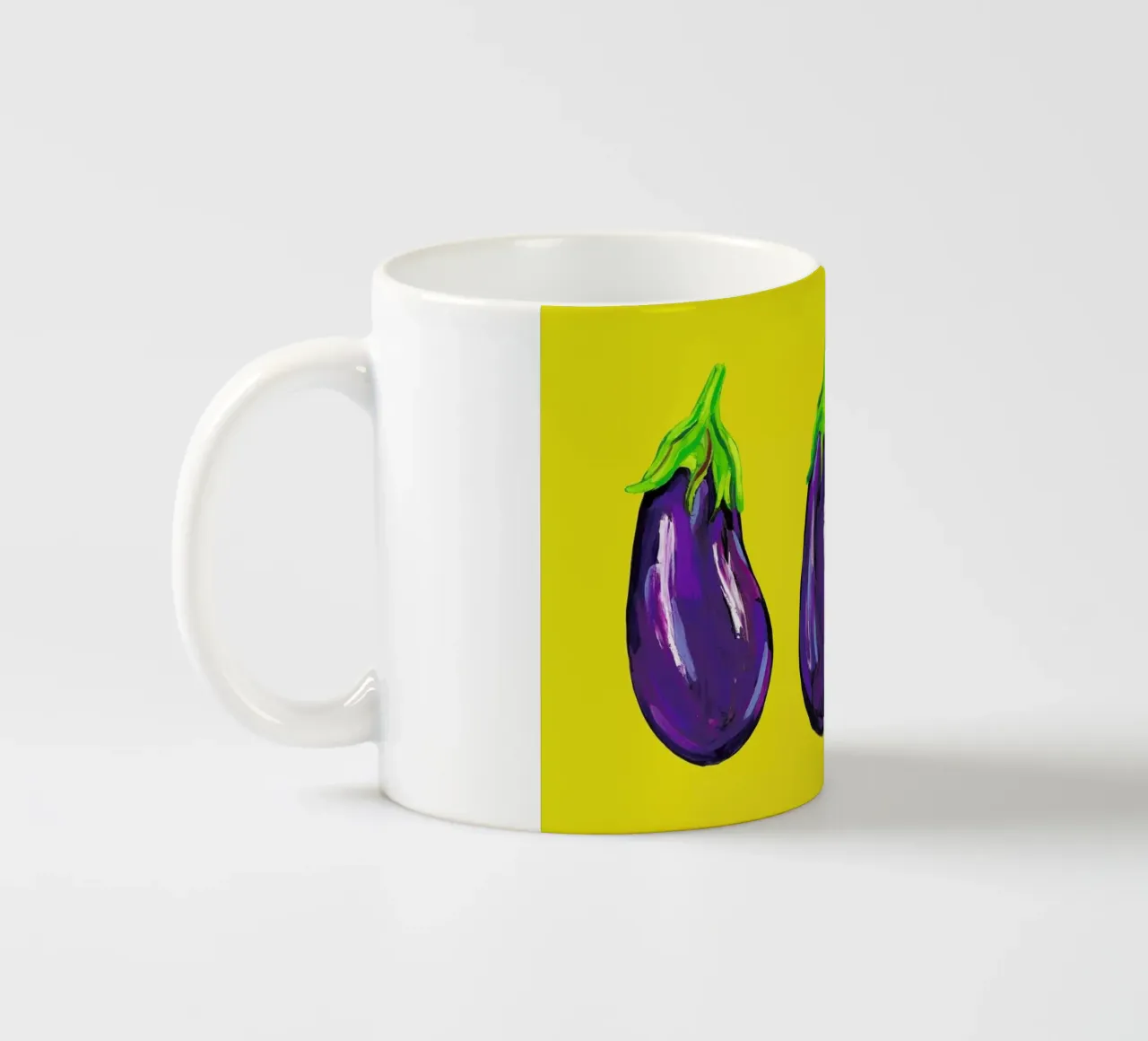 Aubergines On Yellow tazza in ceramica da Alice Straker