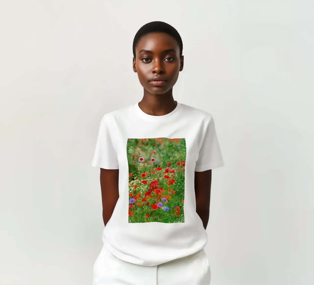 Mixed Poppies t-shirt da Curious Collections by Marielle Leenders