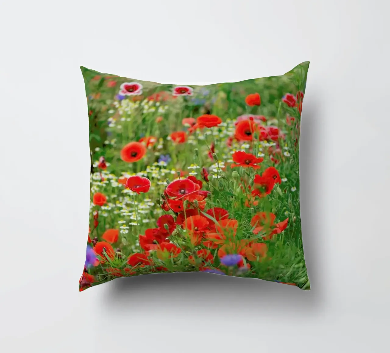 Mixed Poppies cuscino da Curious Collections by Marielle Leenders
