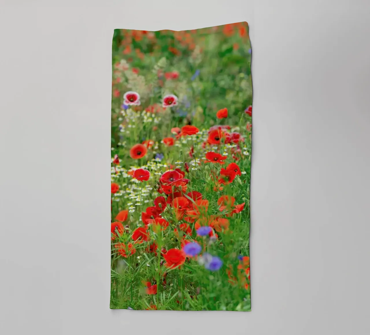 Mixed Poppies asciugamano da bagno da Curious Collections by Marielle Leenders