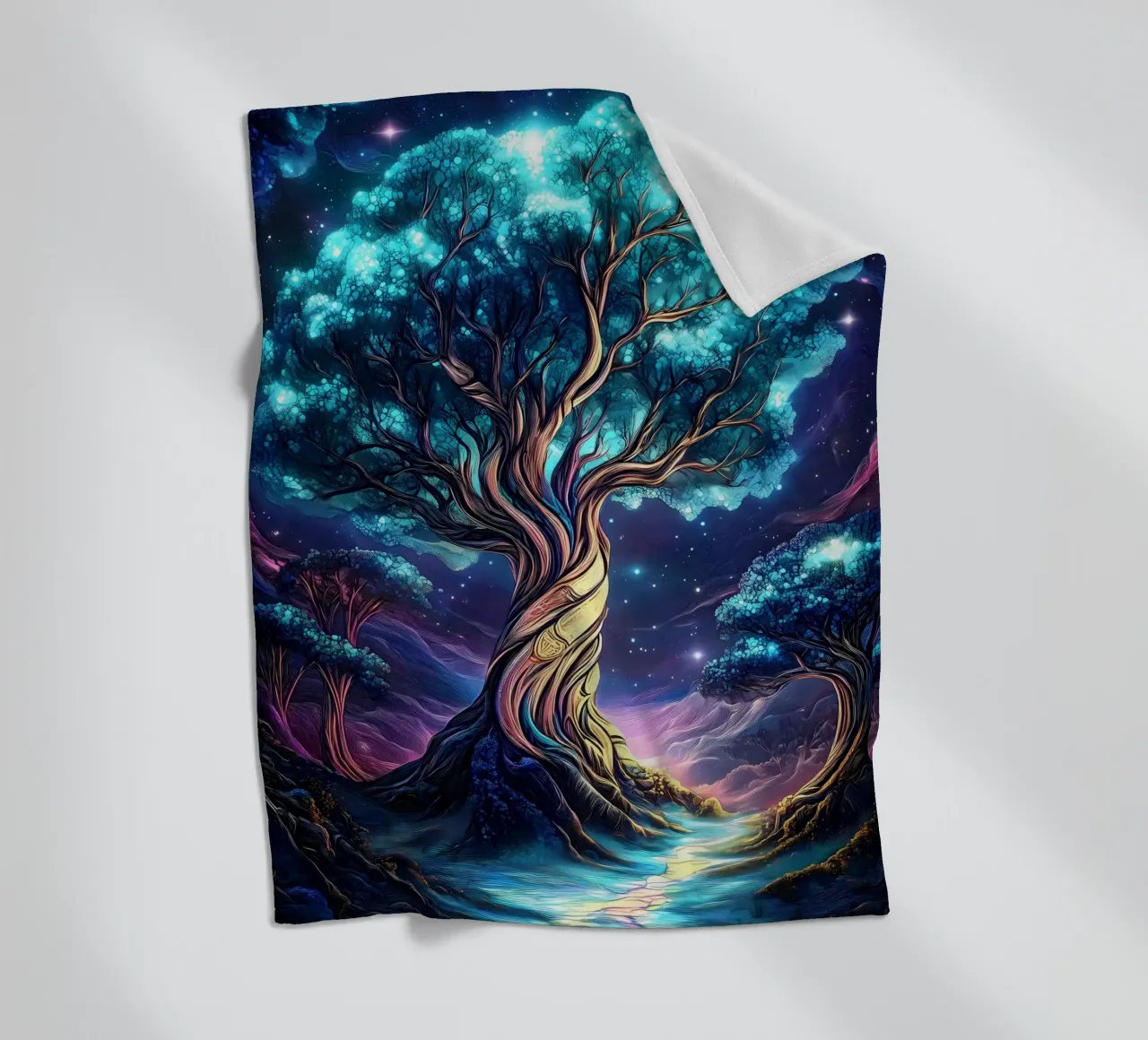 albero che brilla di notte coperta in pile da Jennifer R Spyhalski