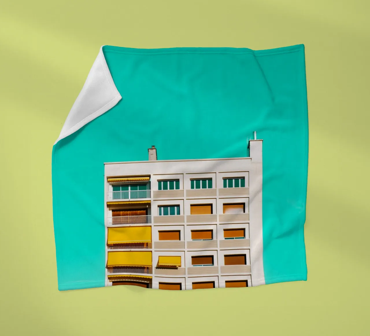 edificio cielo turchese coperta in pile da pastel color shape