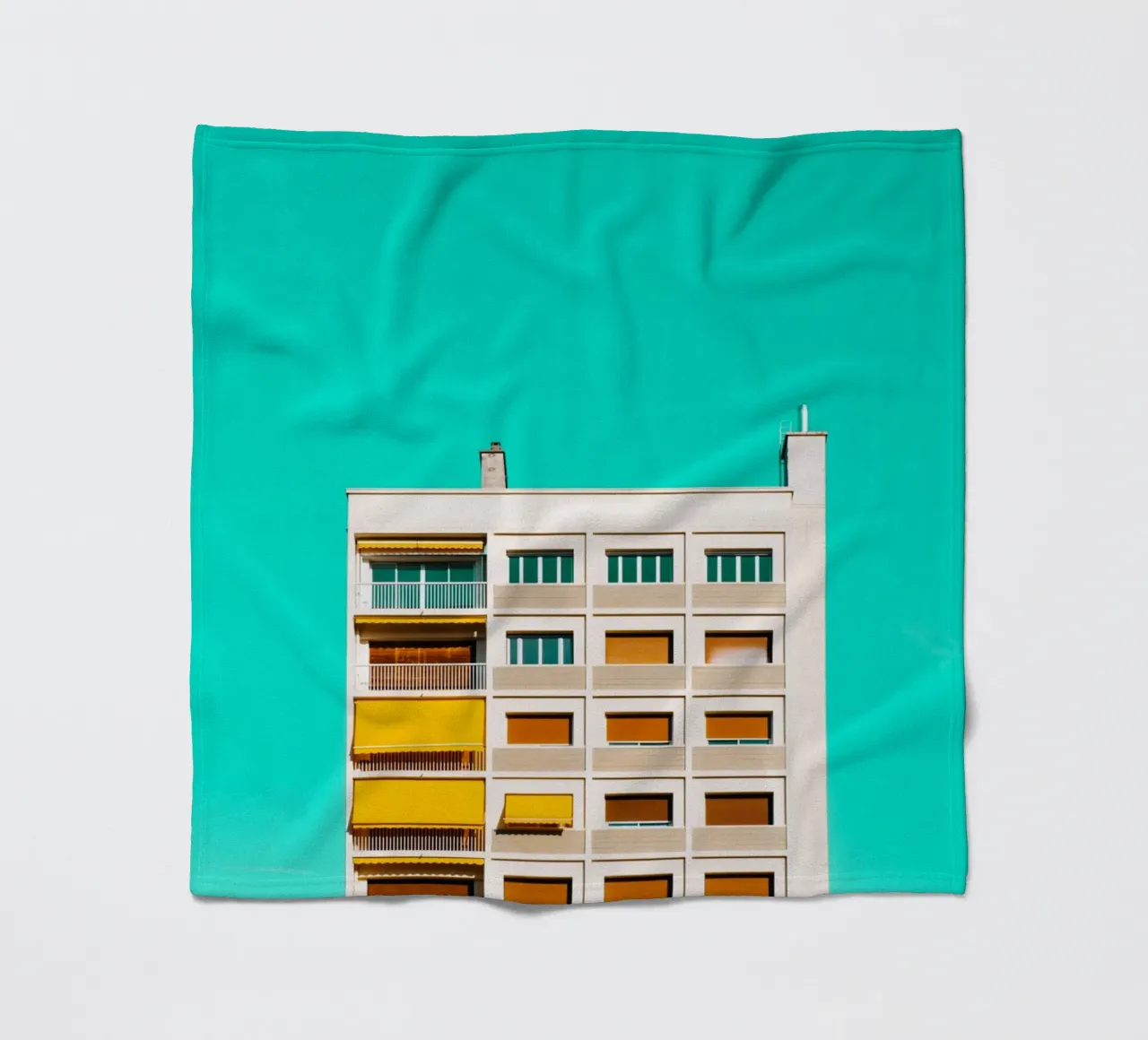 edificio cielo turchese coperta in pile da pastel color shape
